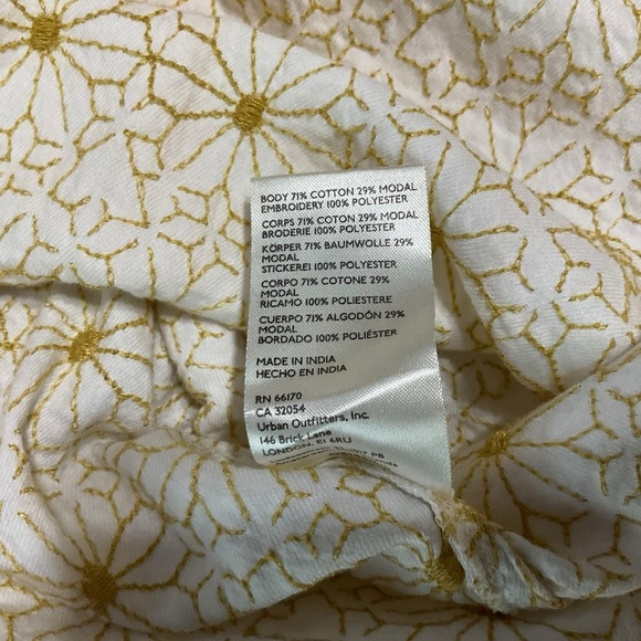 Pilcro Embroidered Ruffle Collar Button Blouse Size Small - Picture 7 of 10